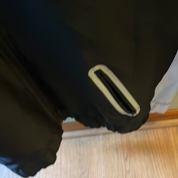 NWOT Reebok Windbreaker - Picture 3 of 5